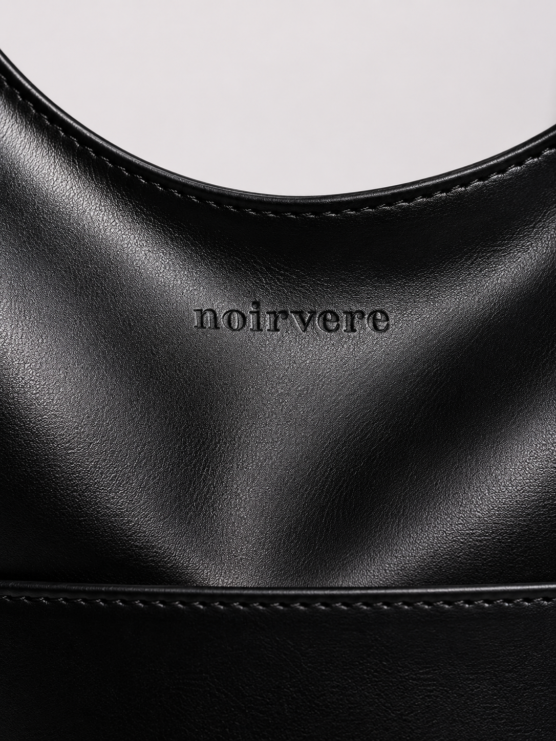 Noir Essence | Bolso con compartimentos y cremallera