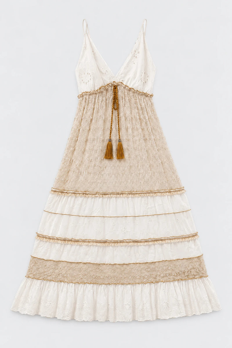 Sant Joan vestido de encaje sobre fondo gris claro