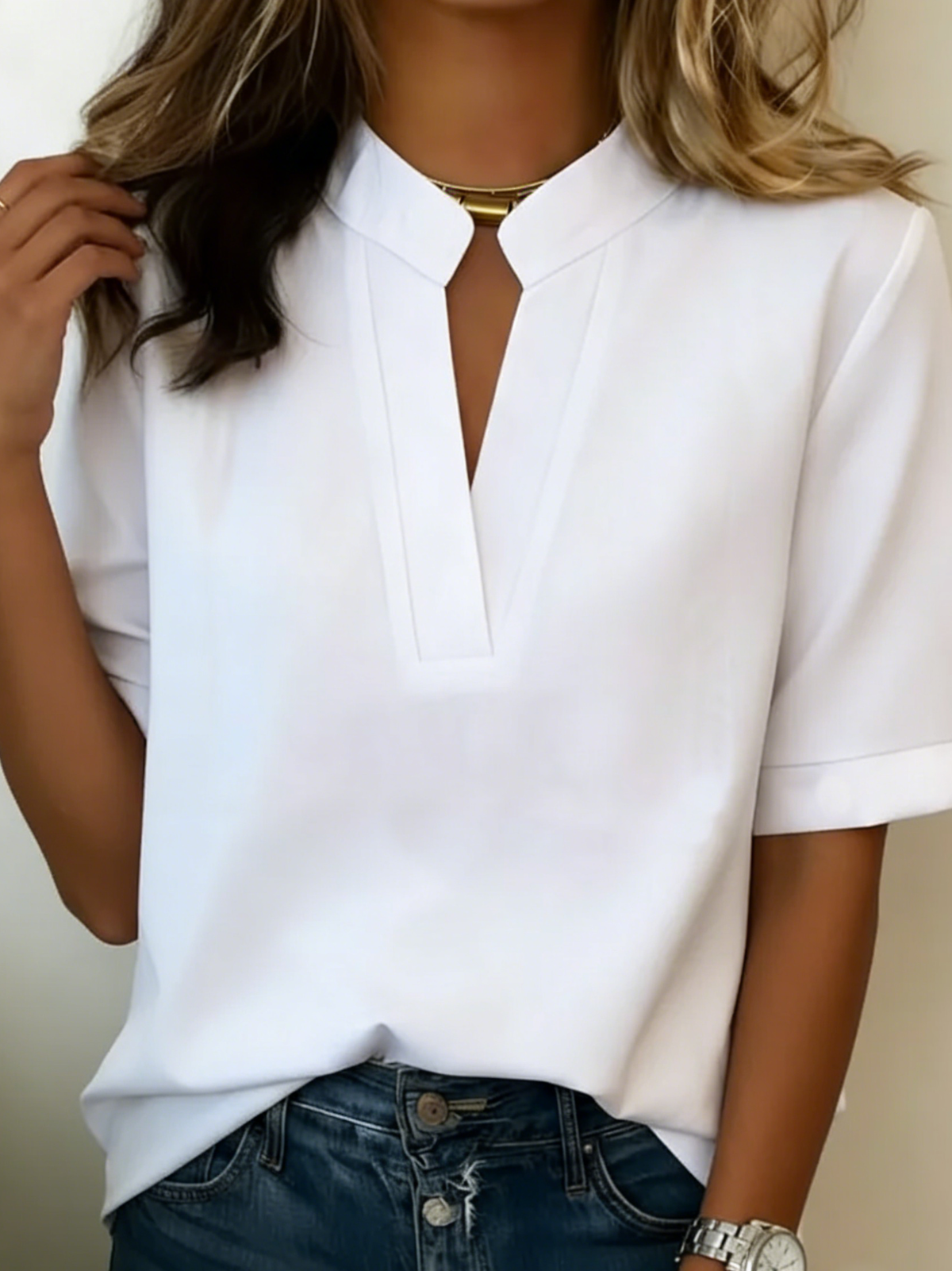 Margaux | Blusa de escote en V con detalle dorado