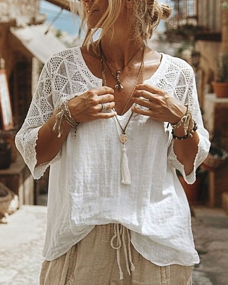 Cynthia | Blusa de escote en V con detalles de encaje · Vista 3