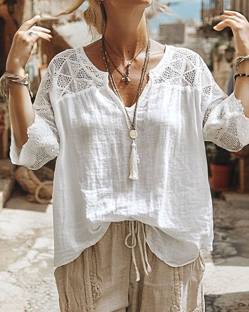 Cynthia | Blusa de escote en V con detalles de encaje · Vista 2