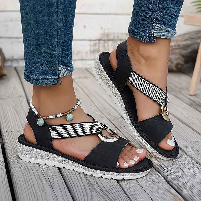 Luna | Sandalias de tiras cruzadas con detalle dorado