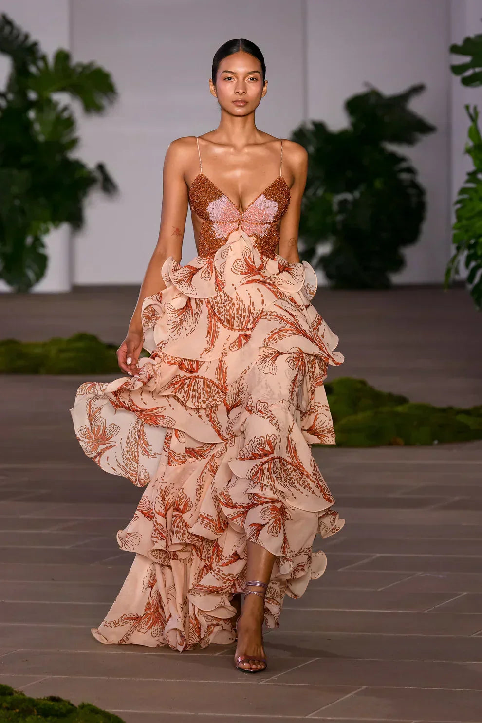 Ibiza | Vestido de volantes con escote joya · Vista 4