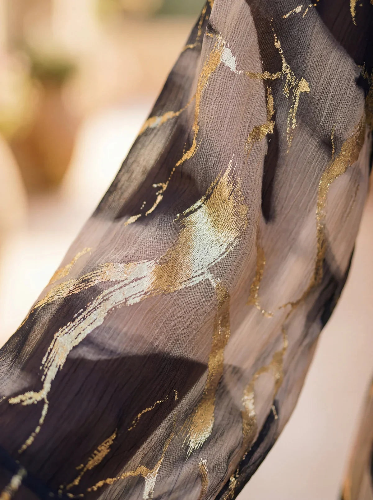 Vestido estampado de gasa y corte fluido · Vista 3