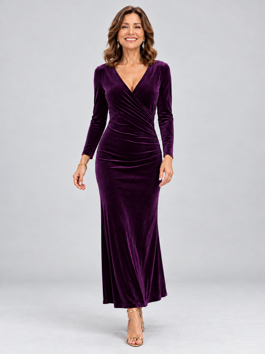Alma, vestido largo de terciopelo morado con escote cruzado