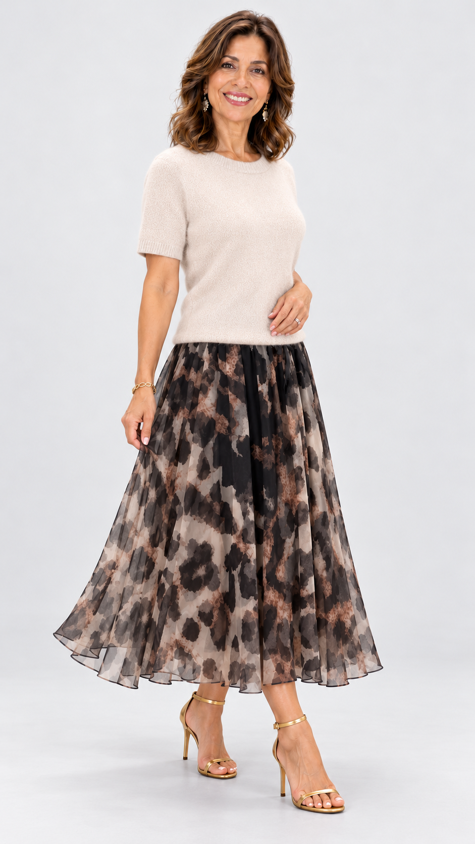 Amalia beige | Vista lateral y caída de la falda