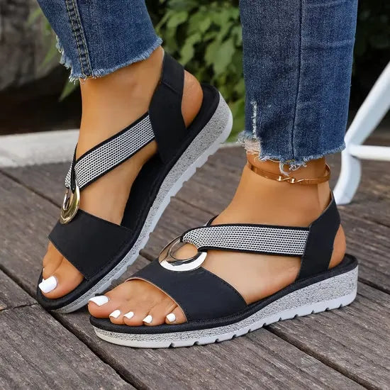 Luna | Sandalias de tiras cruzadas con detalle dorado