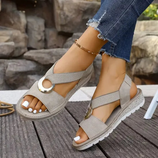 Luna | Sandalias de tiras cruzadas con detalle dorado