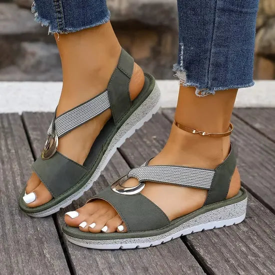 Luna | Sandalias de tiras cruzadas con detalle dorado