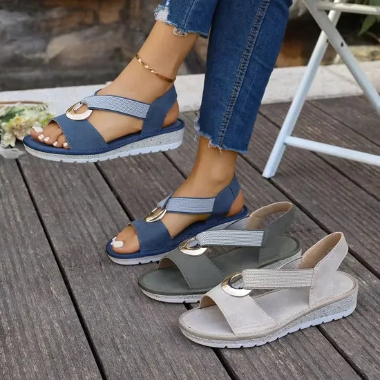 Luna | Sandalias de tiras cruzadas con detalle dorado