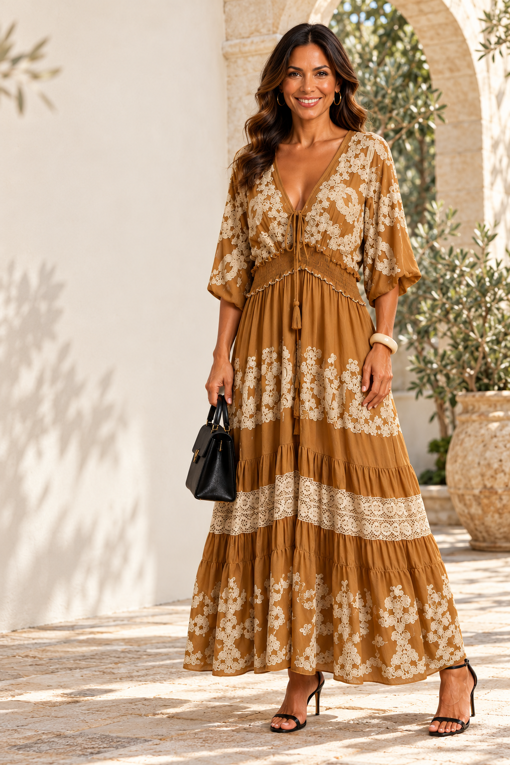 Sahara | Vestido largo con aplicaciones de encaje · Fotografía editorial ALMA LIORA, imagen editada
