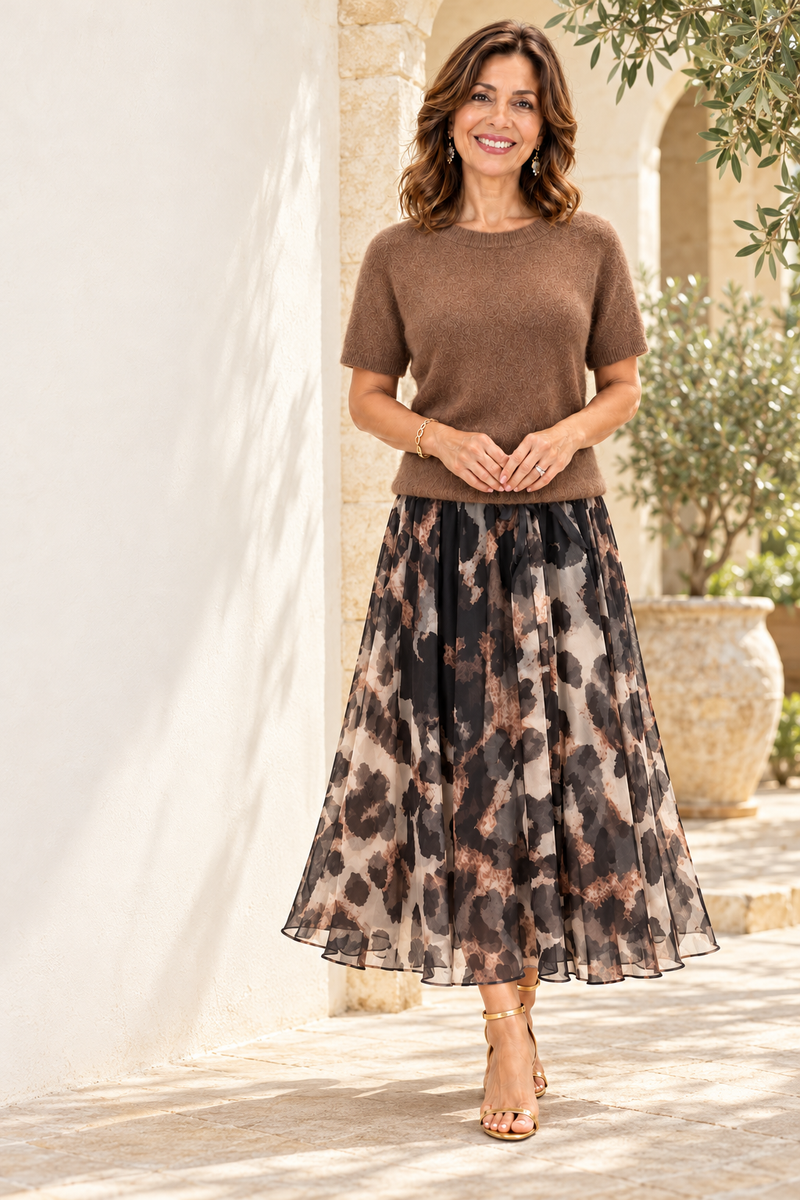 Amalia | Conjunto de punto con falda estampada · Fotografía editorial ALMA LIORA, imagen editada