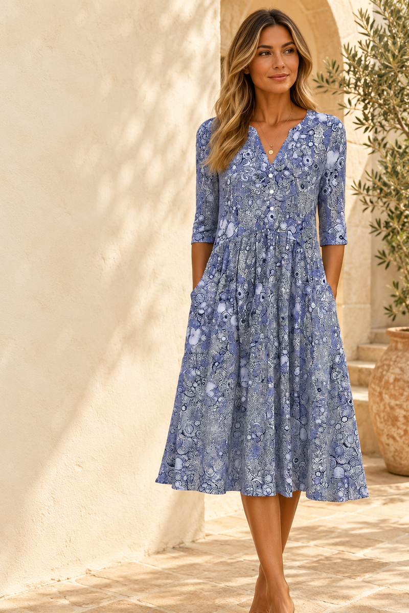 Evelyn | Vestido midi de escote en V con bolsillos · Fotografía editorial ALMA LIORA, imagen editada